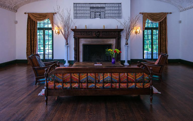 cosy_room_retreat_center_red_bird